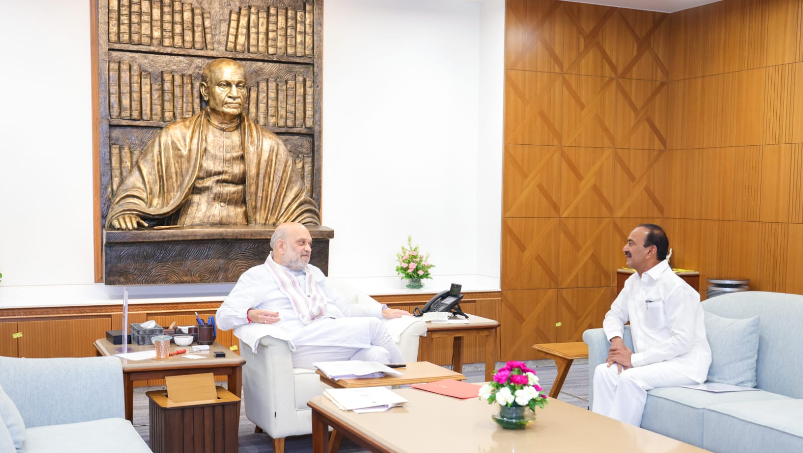 కేంద్ర హోంమంత్రి అమిత్ షా తో ఎంపీ ఈటల రాజేందర్ భేటీ..