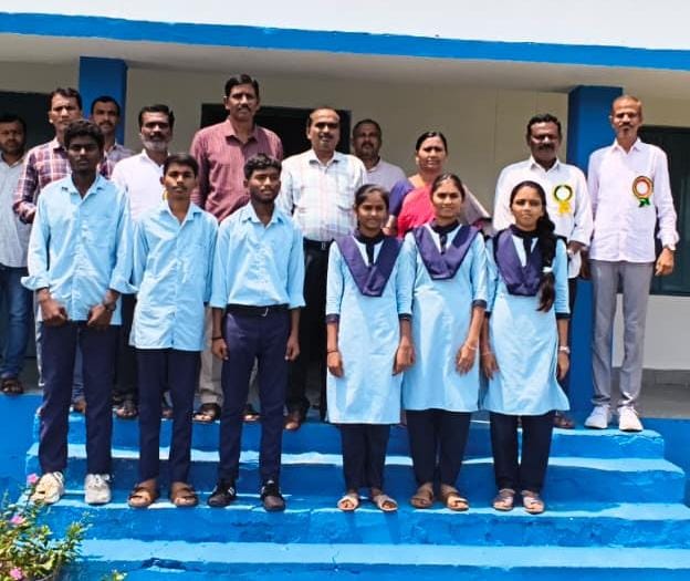ఏకరూప దుస్తులతో విద్యార్థుల్లో ఐక్యత