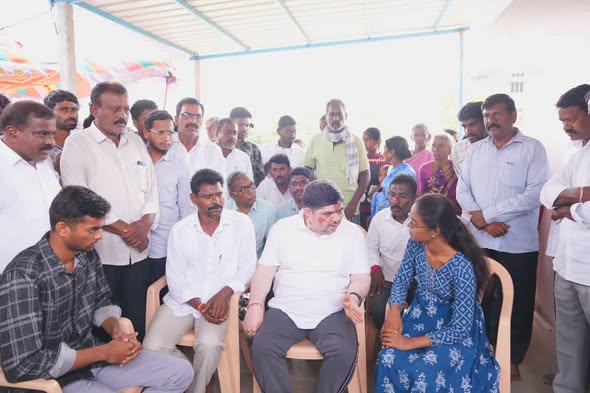 దుర్గపు సుజాత  కుటుంబాన్ని పరామర్శించిన మంత్రి పొన్నం