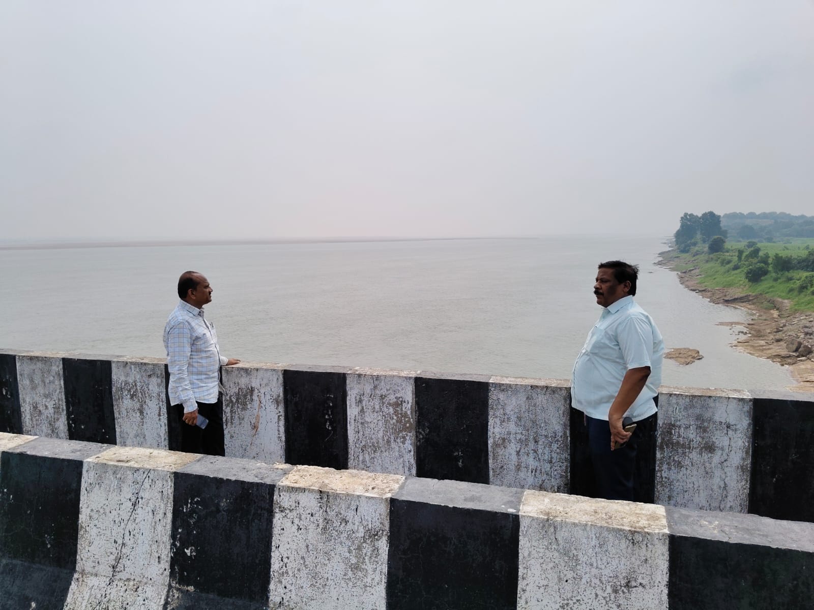 పుష్కరాల ప్రాధాన్యతను దృష్టిలో ఉంచుకొని, రహదారి నిర్మాణ పనులను వేగవంతం చేయాలి..