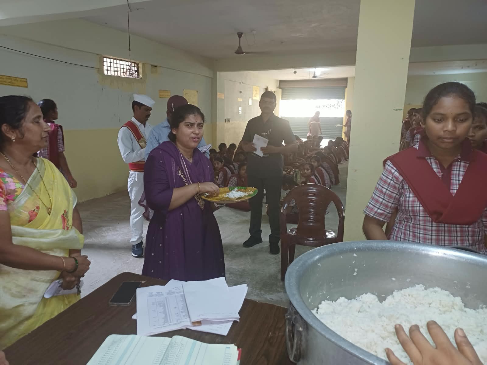 వసతులు, భోజనం పరిశీలన..
