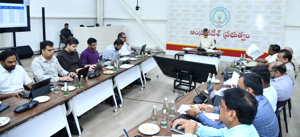 ఆర్టీజీఎస్ పై  సీఎం చంద్రబాబు సమీక్ష