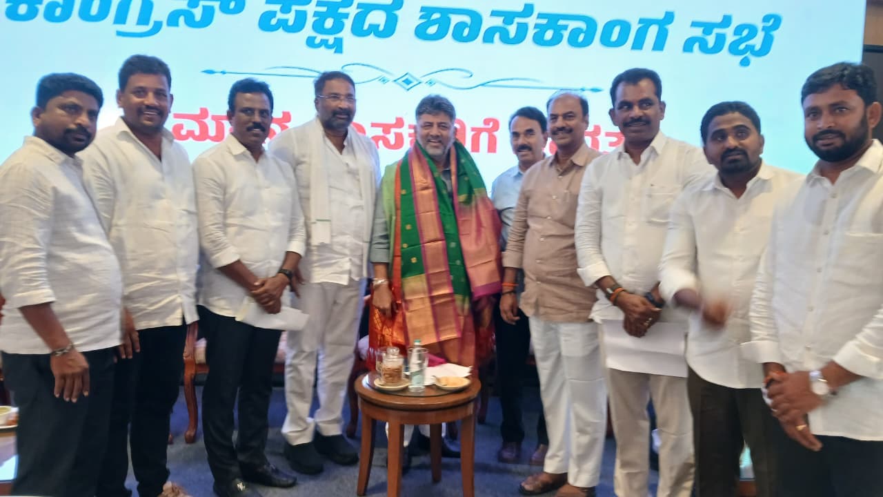కృష్ణా జలాలు విడుదల చేయాలని కర్ణాటక సీఎంకు తెలంగాణ మంత్రులు, ఎమ్మెల్యేల విజ్ఞప్తి