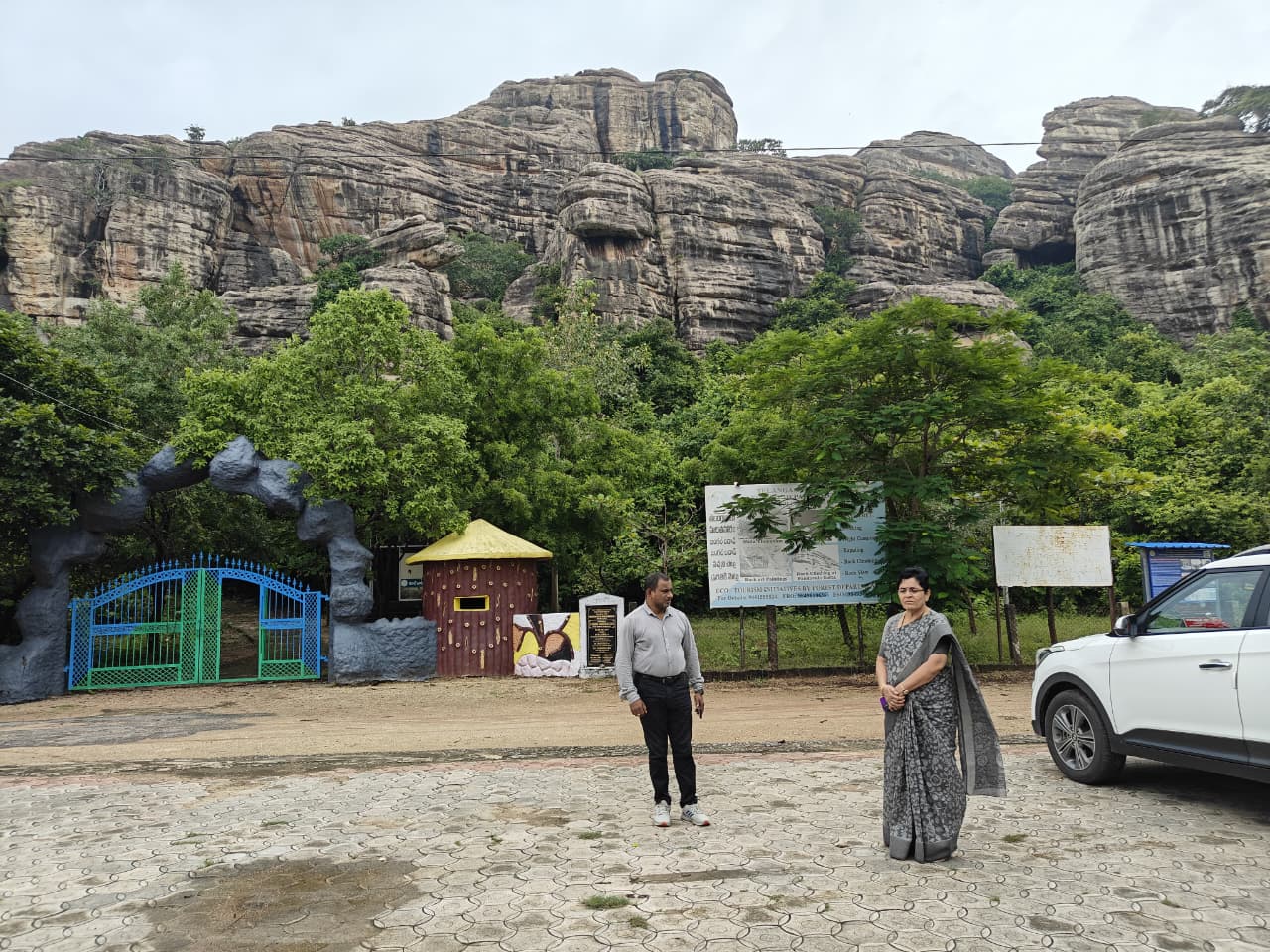 పాండవుల గుట్ట వద్ద పర్యాటక దినోత్సవ ఏర్పాట్లను పరిశీలించిన అదనపు కలెక్టర్ విజయలక్ష్మి