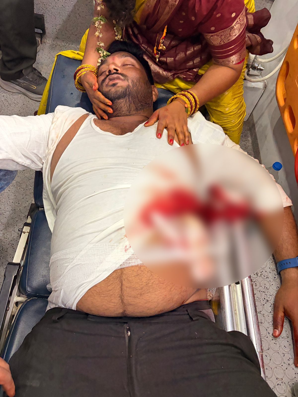 కత్తులతో పొడుచుకున్న కాంగ్రెస్, బీజేపీ, బీఆర్ఎస్ కార్యకర్తలు?