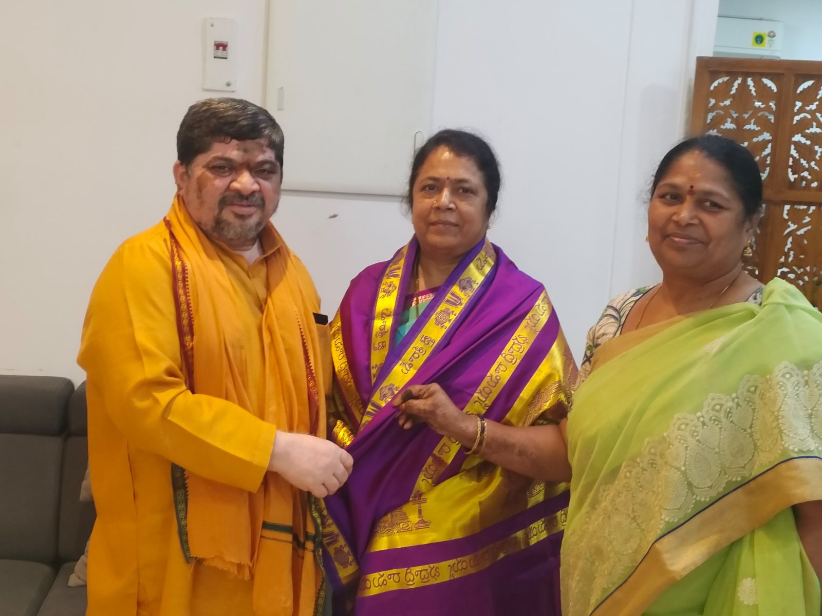 కుడా చైర్మన్ గుండు సుధారాణికి మంత్రి పొన్నం ప్రభాకర్ అభినందనలు