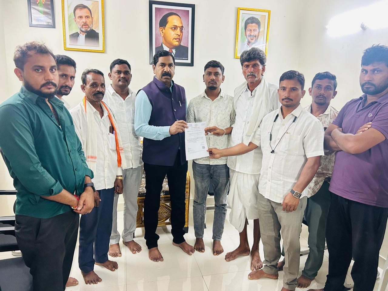 బాధితులకు ఎల్‌ఓసీ చెక్కులు అందజేసి, అండగా నిలిచిన ఎమ్మెల్యే కేఆర్‌ నాగరాజు