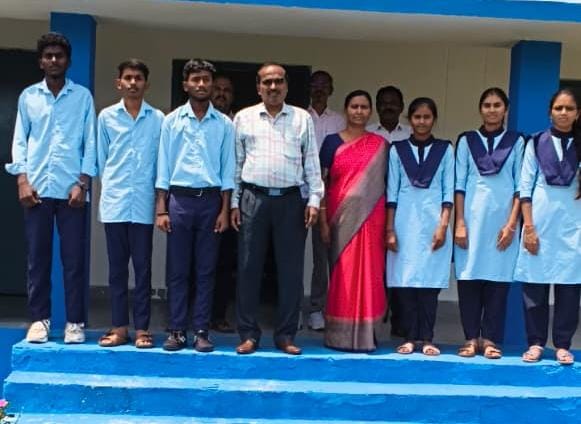 యూనిఫాం తో విద్యార్థుల్లో ఐక్యత