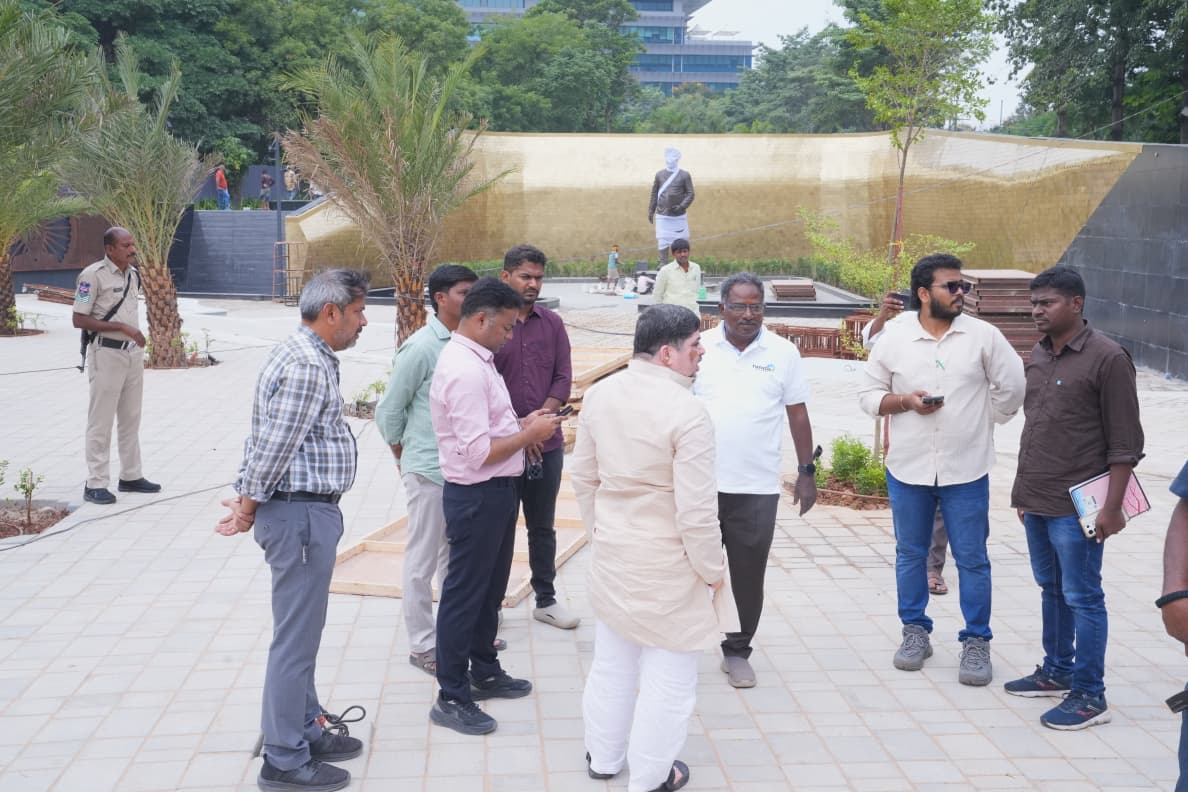 హైదరాబాద్‌లో మాజీ ప్రధాని డాక్టర్ మన్మోహన్ సింగ్ విగ్రహావిష్కరణ ఏర్పాట్లు పరిశీలించిన మంత్రి పొన్నం ప్రభాకర్