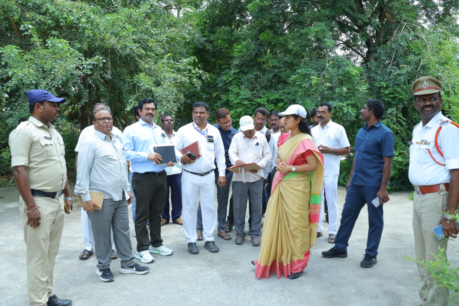 కాజీపేట బస్ స్టేషన్ కు ప్రతిపాదిత స్థలాన్ని పరిశీలించిన జిల్లా కలెక్టర్ చాహత్ బాజ్ పాయి