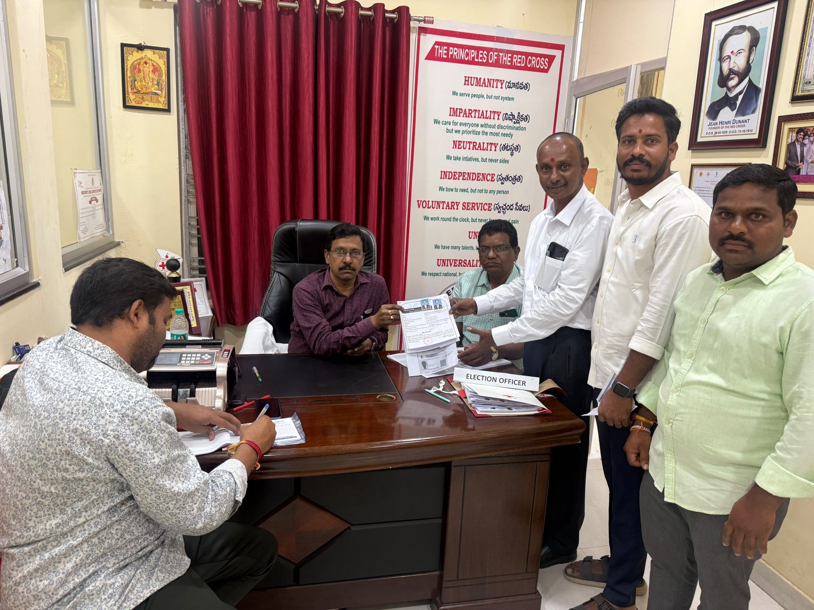 నామినేషన్ వేసిన నిజామాబాద్ బార్ అసోసియేషన్ మాజీ అధ్యక్షులు జగన్ మోహన్ గౌడ్...