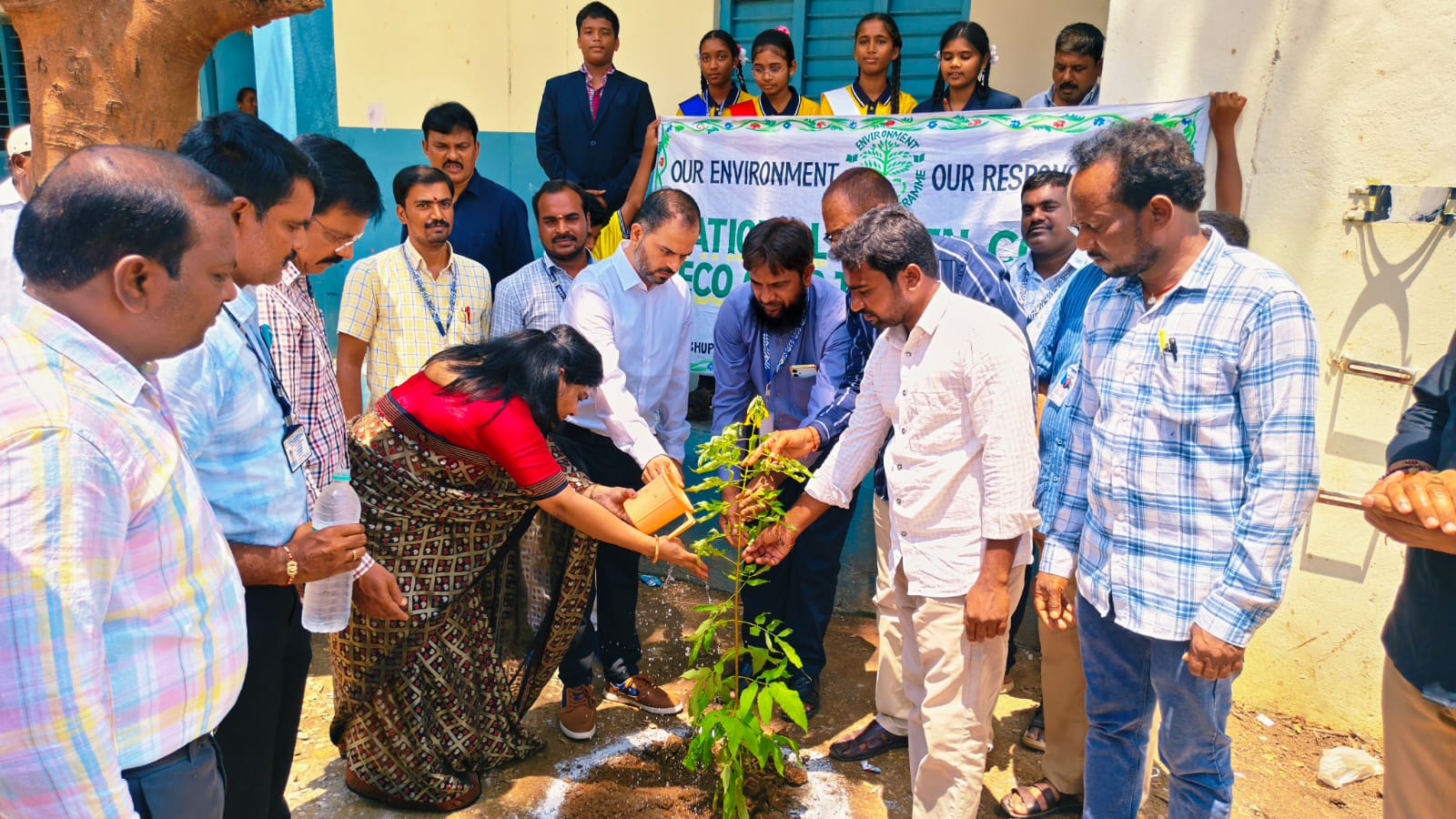 విద్యార్థులు కష్టపడి చదివి, ఉన్నత లక్ష్యాలను సాధించాలి: జిల్లా కలెక్టర్