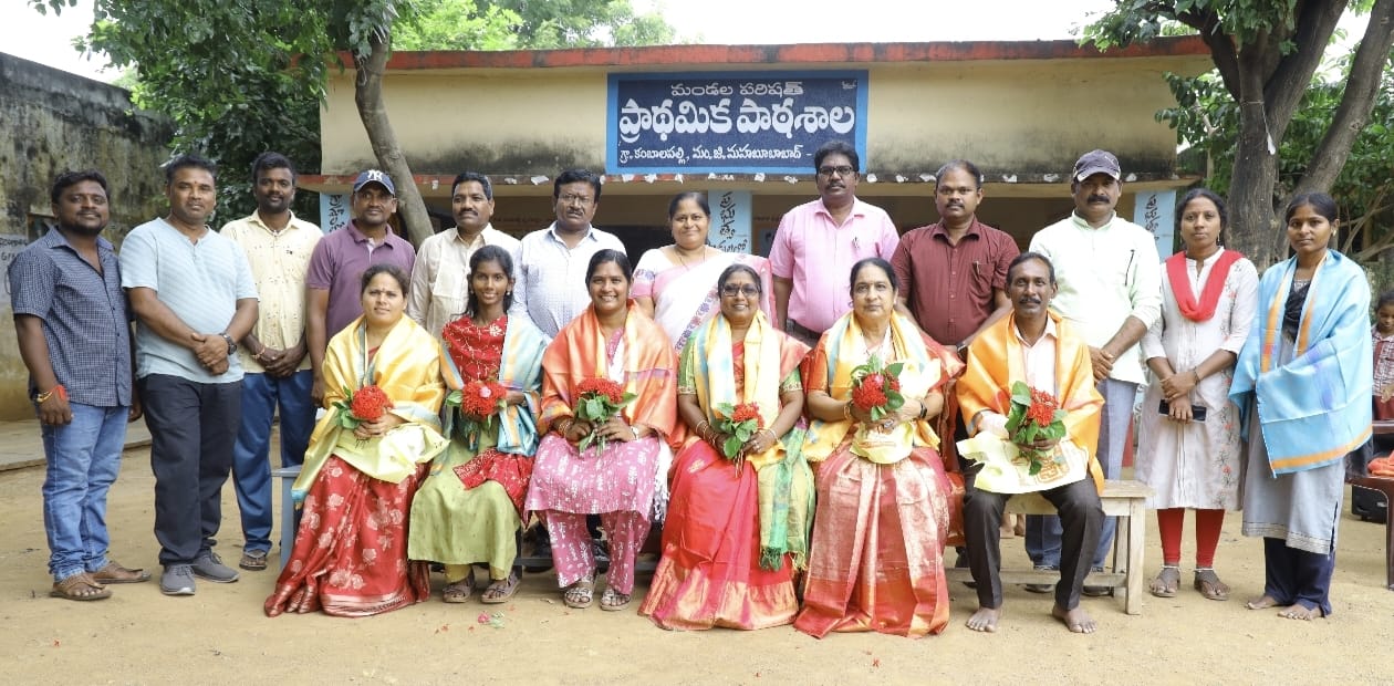 సమాజంలో అత్యున్నతమైనది ఉపాధ్యాయ వృత్తి