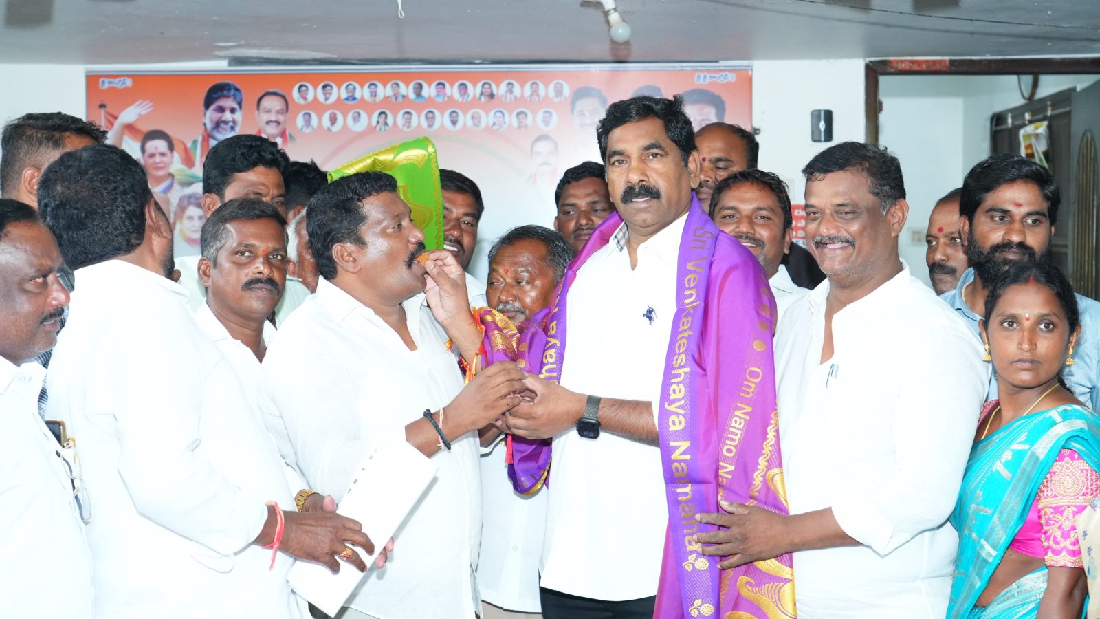 రైతులకు సకాలంలో రుణాలు అందించి రైతుల సేవలో ముందుండాలి