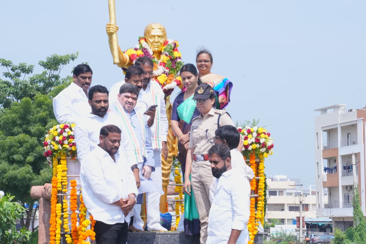 చాకలి ఐలమ్మ పోరాట స్ఫూర్తితో సామాజిక న్యాయం కోసం ఉద్యమిద్దాం: మంత్రి పొన్నం ప్రభాకర్
