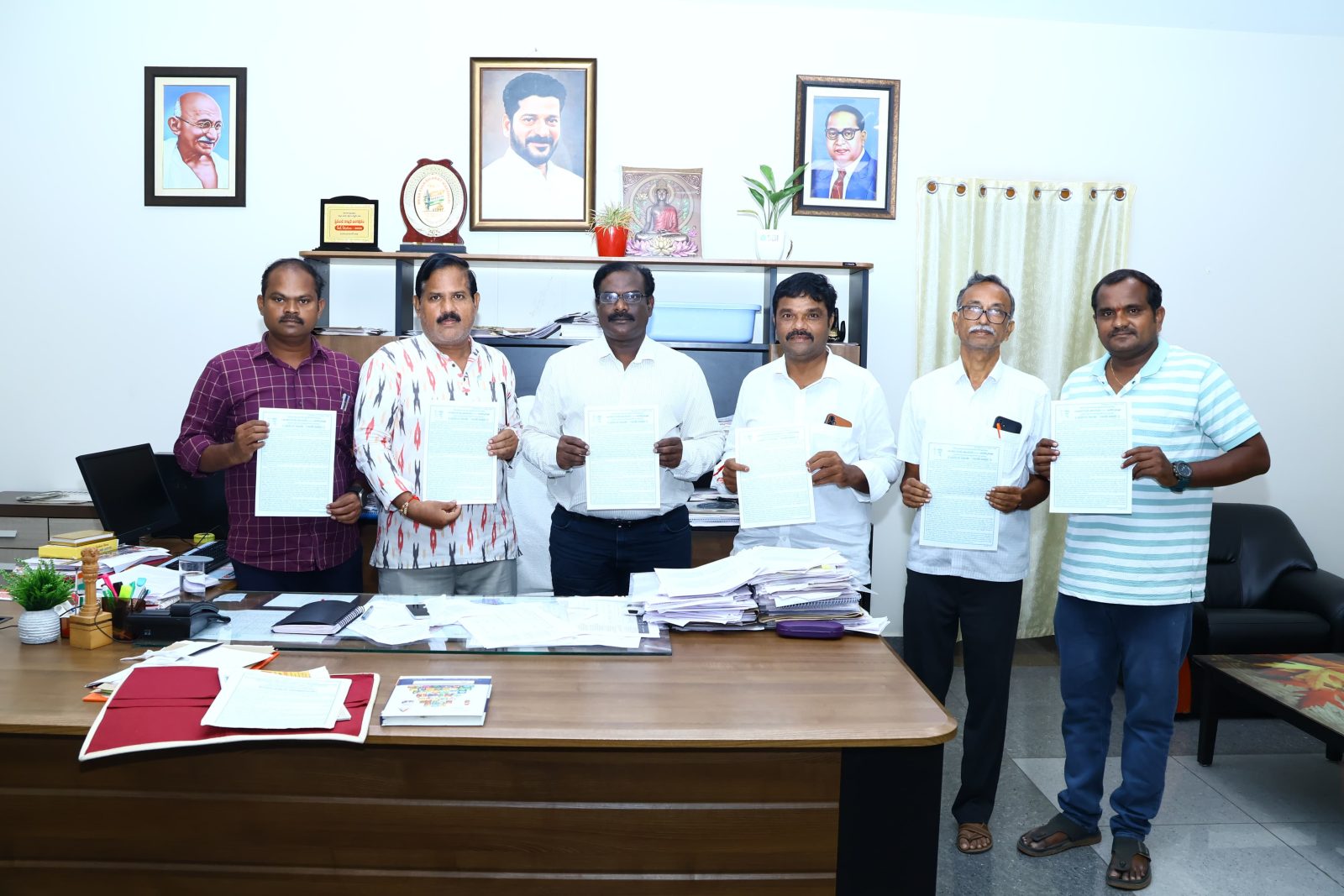 గాంధీ చూపిన అహింసా మార్గం ప్రపంచ దేశాలకే మార్గదర్శనం