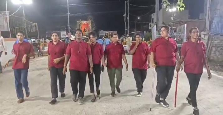 జగిత్యాలలో వినాయక నిమజ్జనం: ట్రాఫిక్ నియంత్రణలో విధులు నిర్వహించిన ట్రాన్స్ జెండర్లు