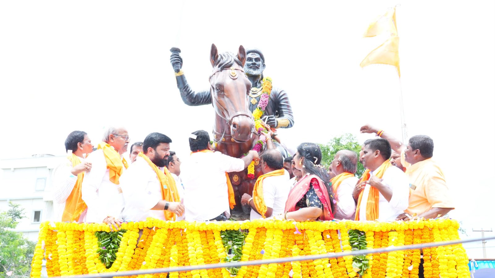 ఆరేపల్లిలో ఘనంగా శివాజీ మహారాజ్ విగ్రహావిష్కరణ.