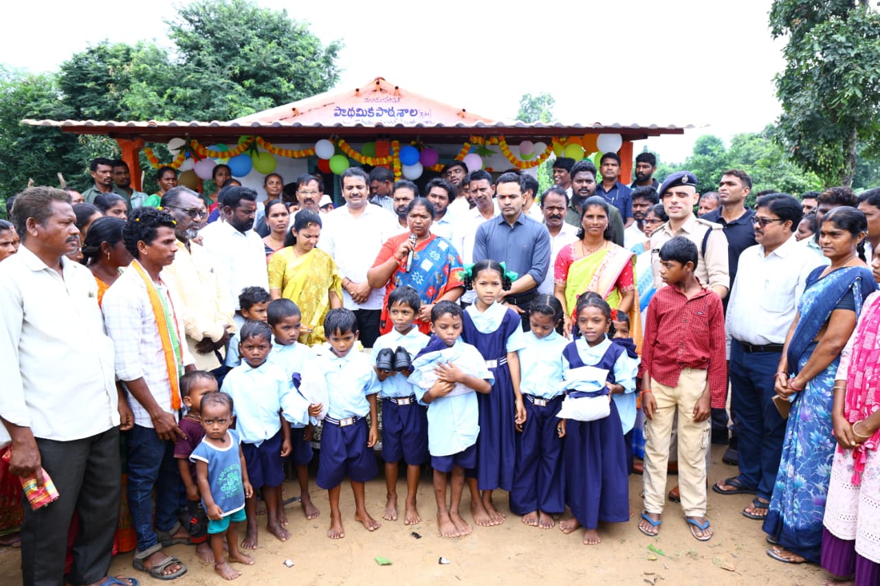 మామిడిగూడెంలో కంటైనర్ పాఠశాల, కొమరం భీమ్ నగర్ కాలనీలో ప్రాథమిక పాఠశాలను ప్రారంభించిన మంత్రి సీతక్క