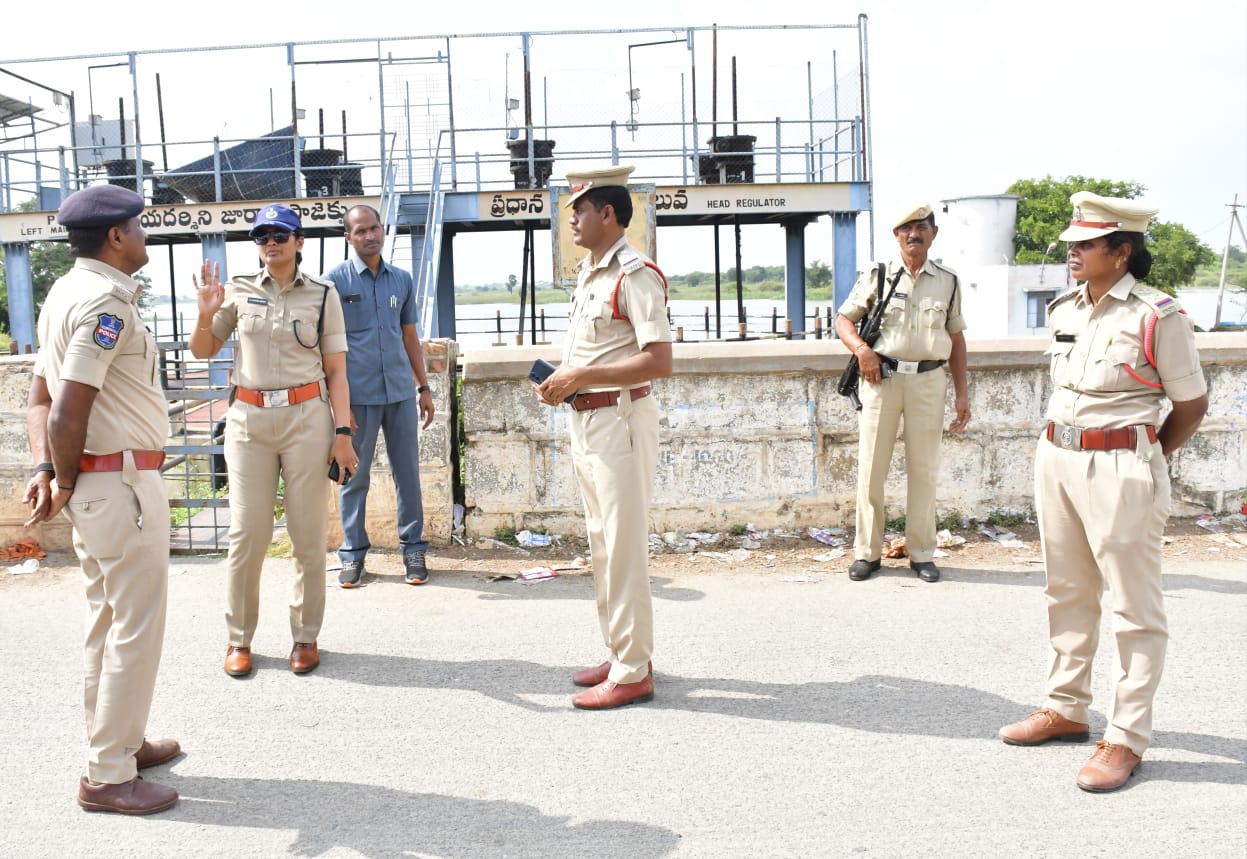 జూరాల ఎడమ కాలువ ప్రాంతాన్ని పరిశీలించిన ఎస్పీ సునిత రెడ్డి