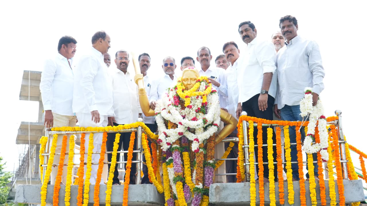 చాకలి ఐలమ్మ స్ఫూర్తితో మహిళలు ముందుకు సాగాలి: వర్ధన్నపేట ఎమ్మెల్యే KR నాగరాజు