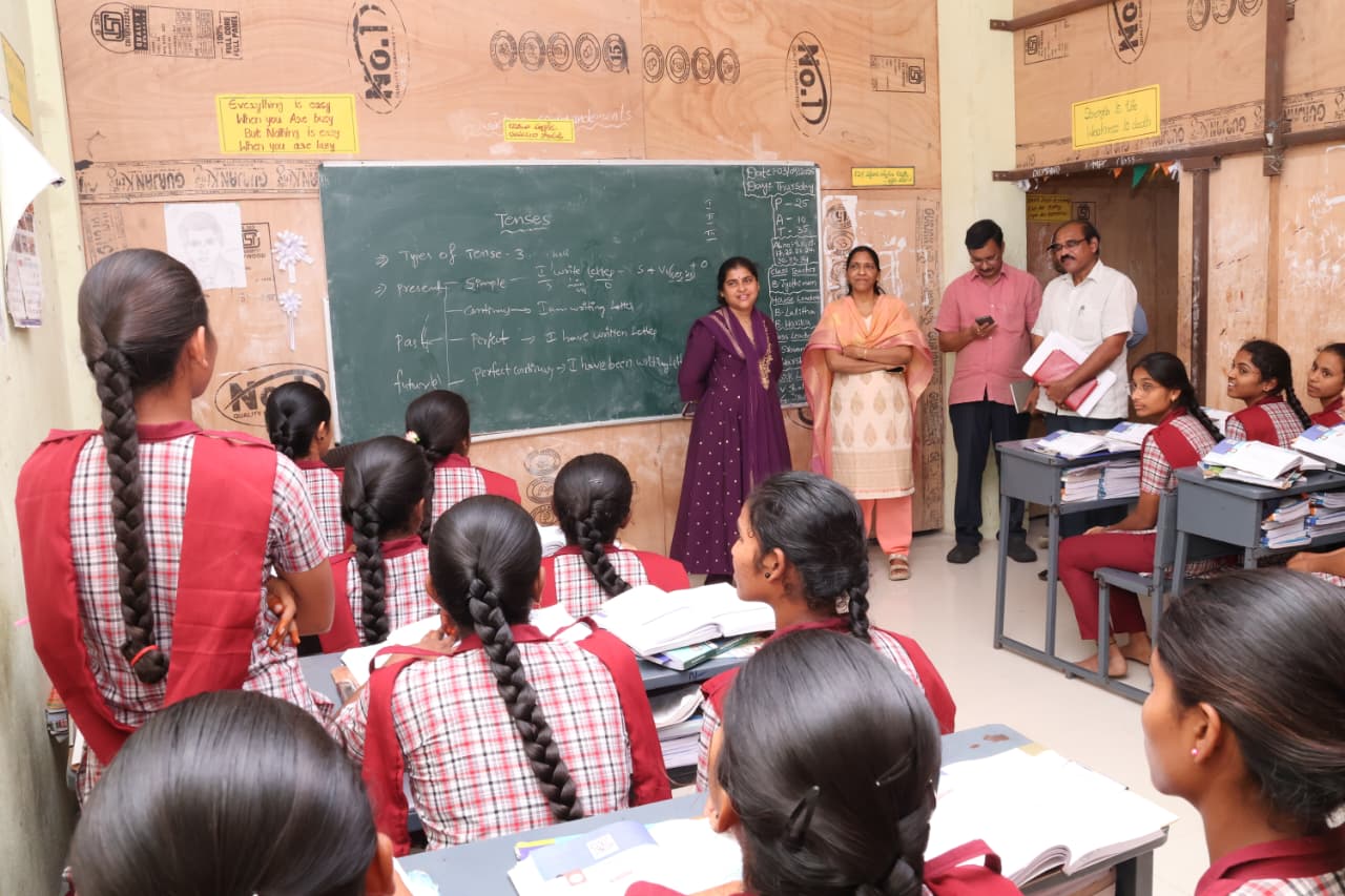 గిరిజన బాలికల కళాశాలలో కలెక్టర్ ఆకస్మిక తనిఖీ