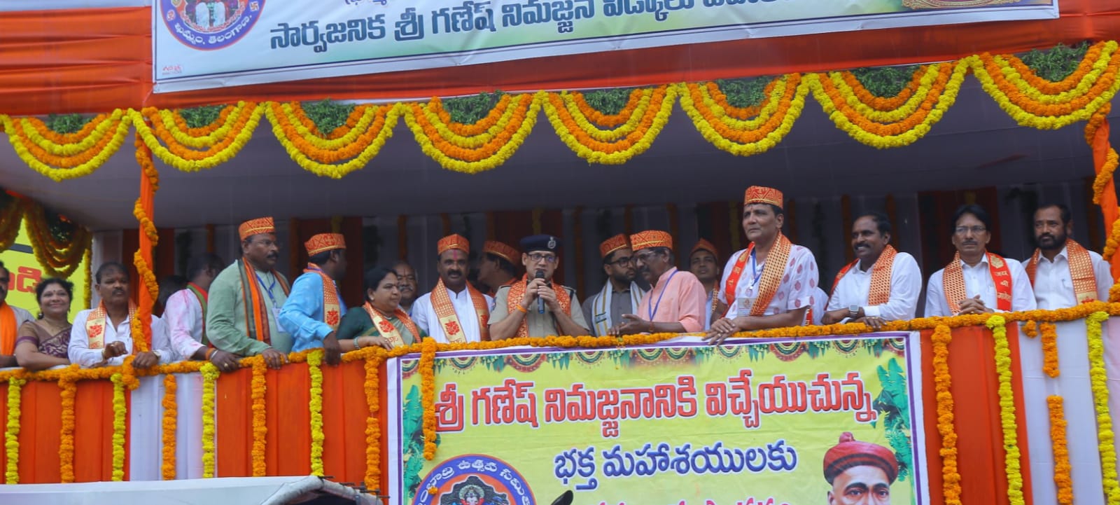 భక్తుల భద్రతకు పటిష్ట ఏర్పాట్లతో ప్రశాంతంగా గణేష్ నిమజ్జన వేడుకలు