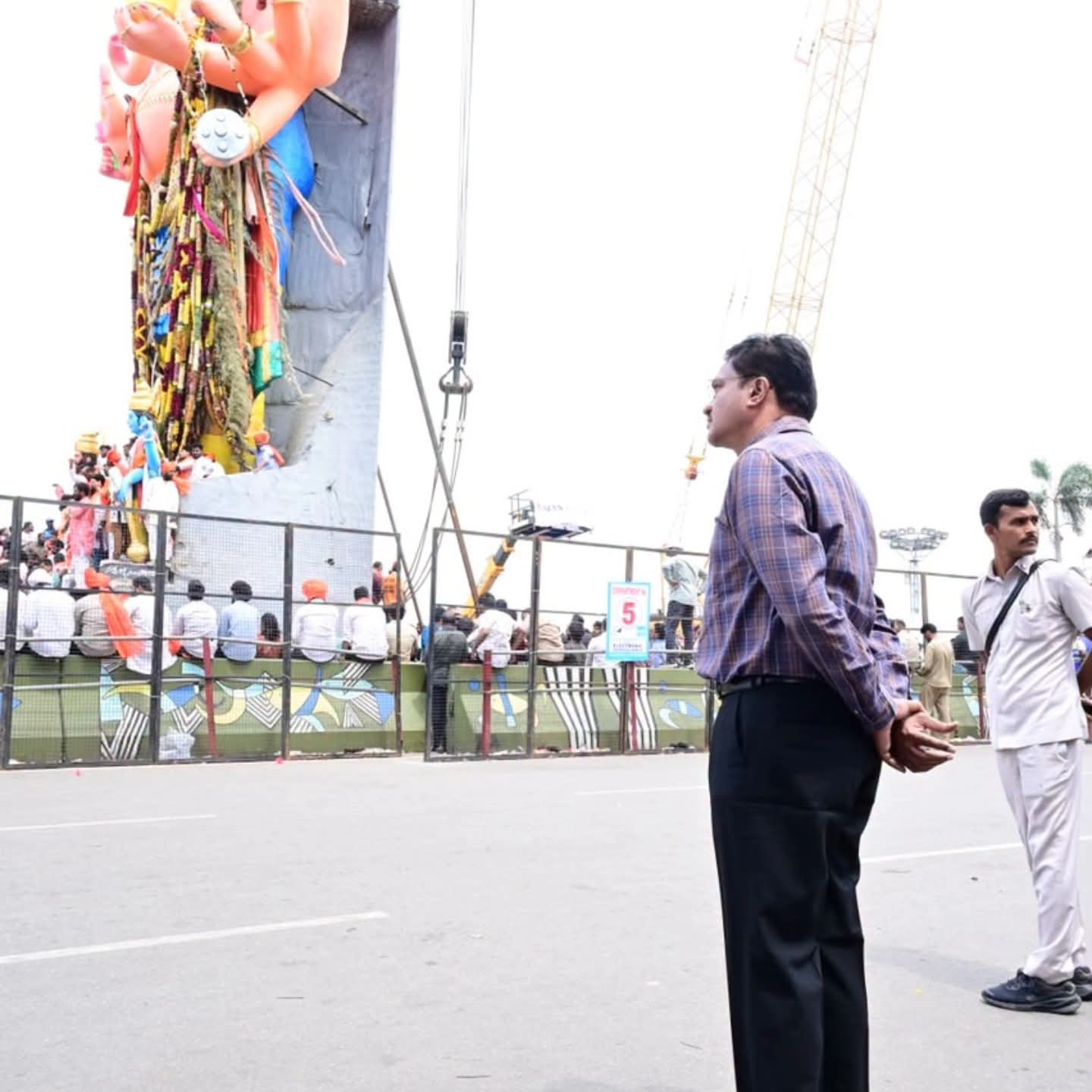 ఖైరతాబాద్ మహాగణపతి నిమజ్జన ఏర్పాట్లను పరిశీలించిన హైడ్రా కమిషనర్