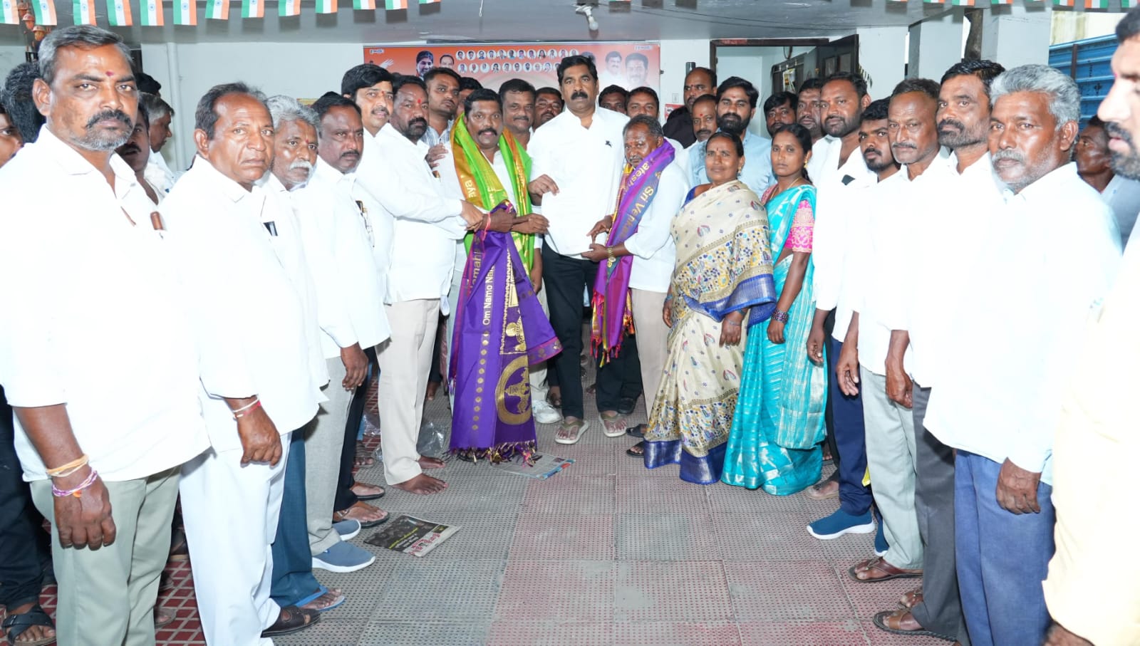 రైతులకు సకాలంలో రుణాలు అందించి, రైతుల సేవలో ముందుండాలి..