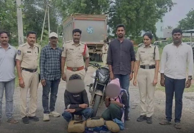 ప్రియురాలికి ఐఫోన్ గిఫ్ట్ ఇచ్చేందుకు యువకుడి గంజాయి స్మగ్లింగ్