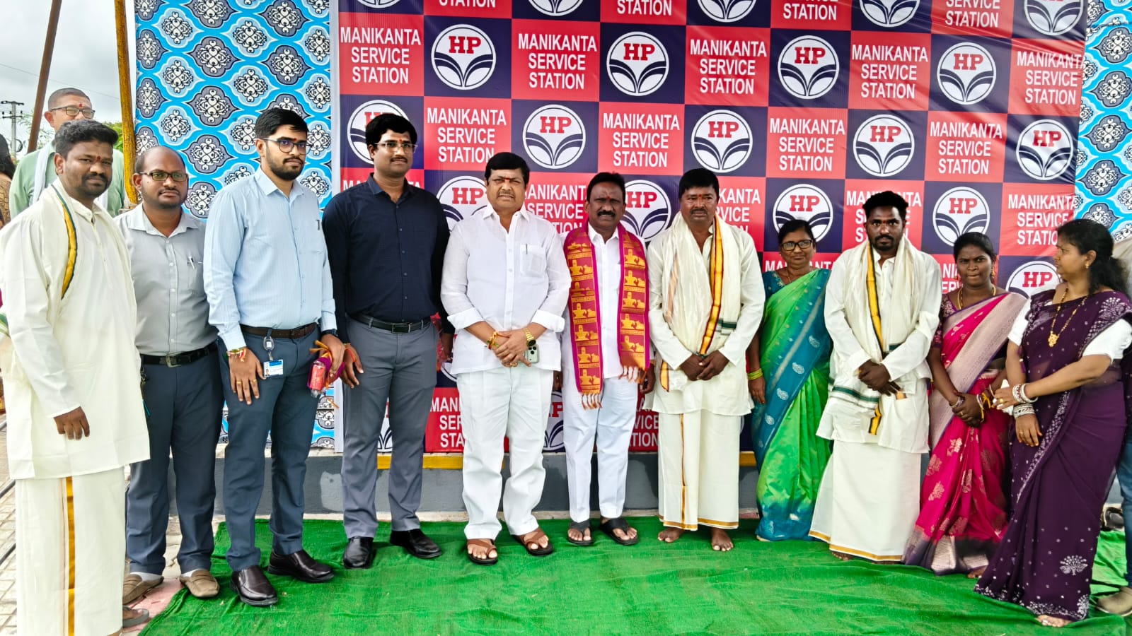 ప్రజలకు మెరుగైన సేవలు అందిస్తూ అభివృద్ధి చెందాలి