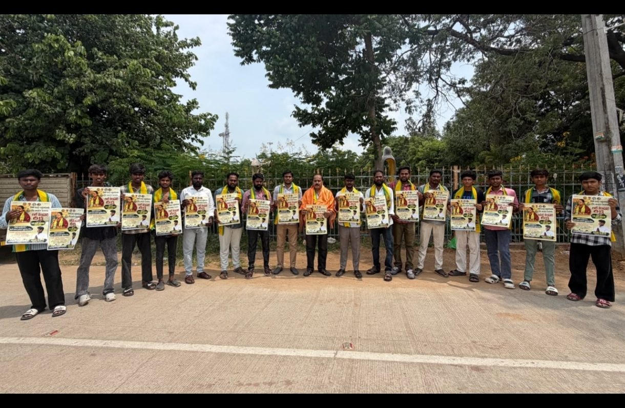 హుజూరాబాద్‌లో దళిత బంధు లబ్ధిదారుల కోసం రిలే నిరాహార దీక్ష గోడపత్రిక విడుదల
