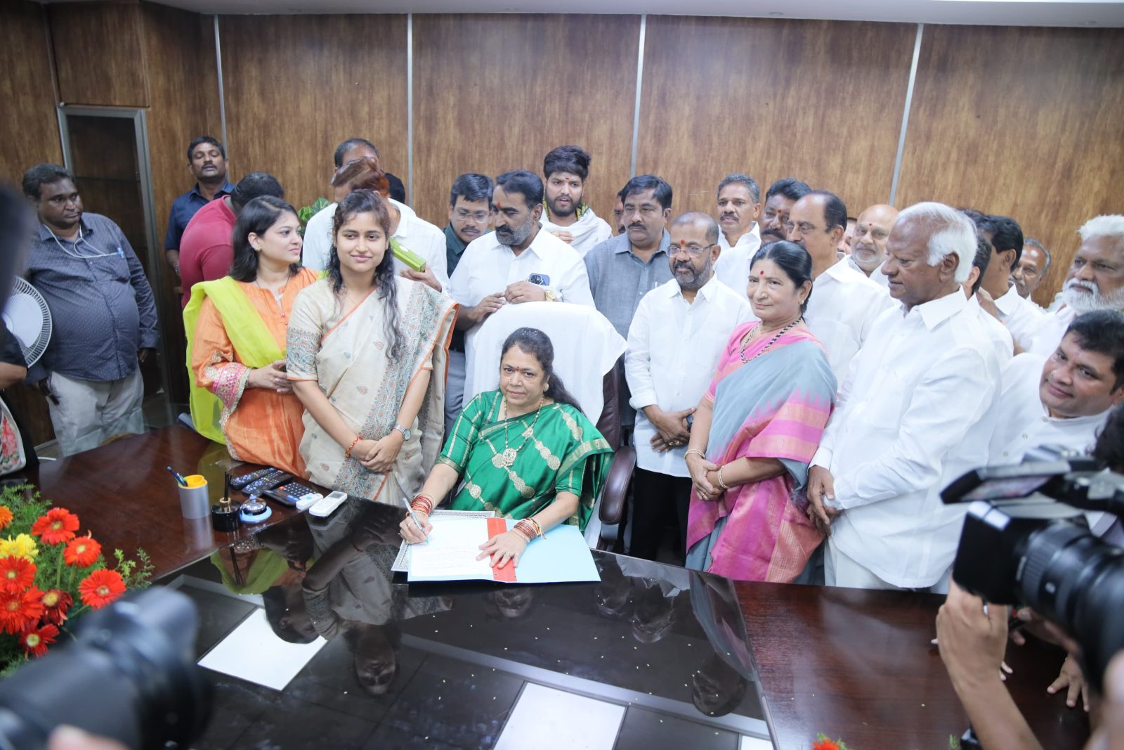 కుడా చైర్‌పర్సన్‌గా గుండు సుధారాణి పదవీ బాధ్యతల స్వీకరణ