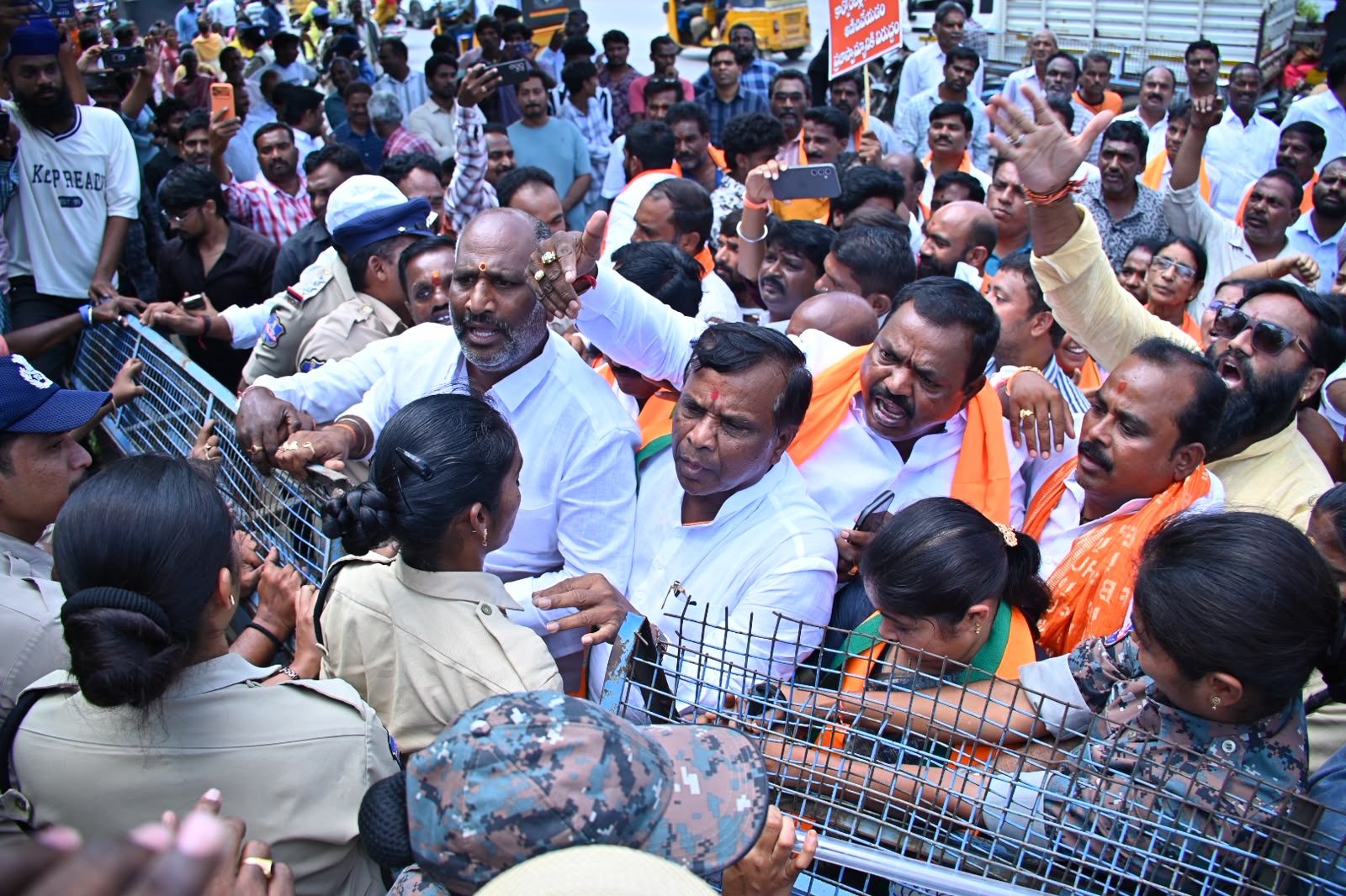 అవినీతికి కేరాఫ్ గా నిజామాబాద్ బల్దియా: బల్దియాపై పోరు ఉద్యమంలో ఎమ్మెల్యే ధన్ పాల్ ఆరోపణలు