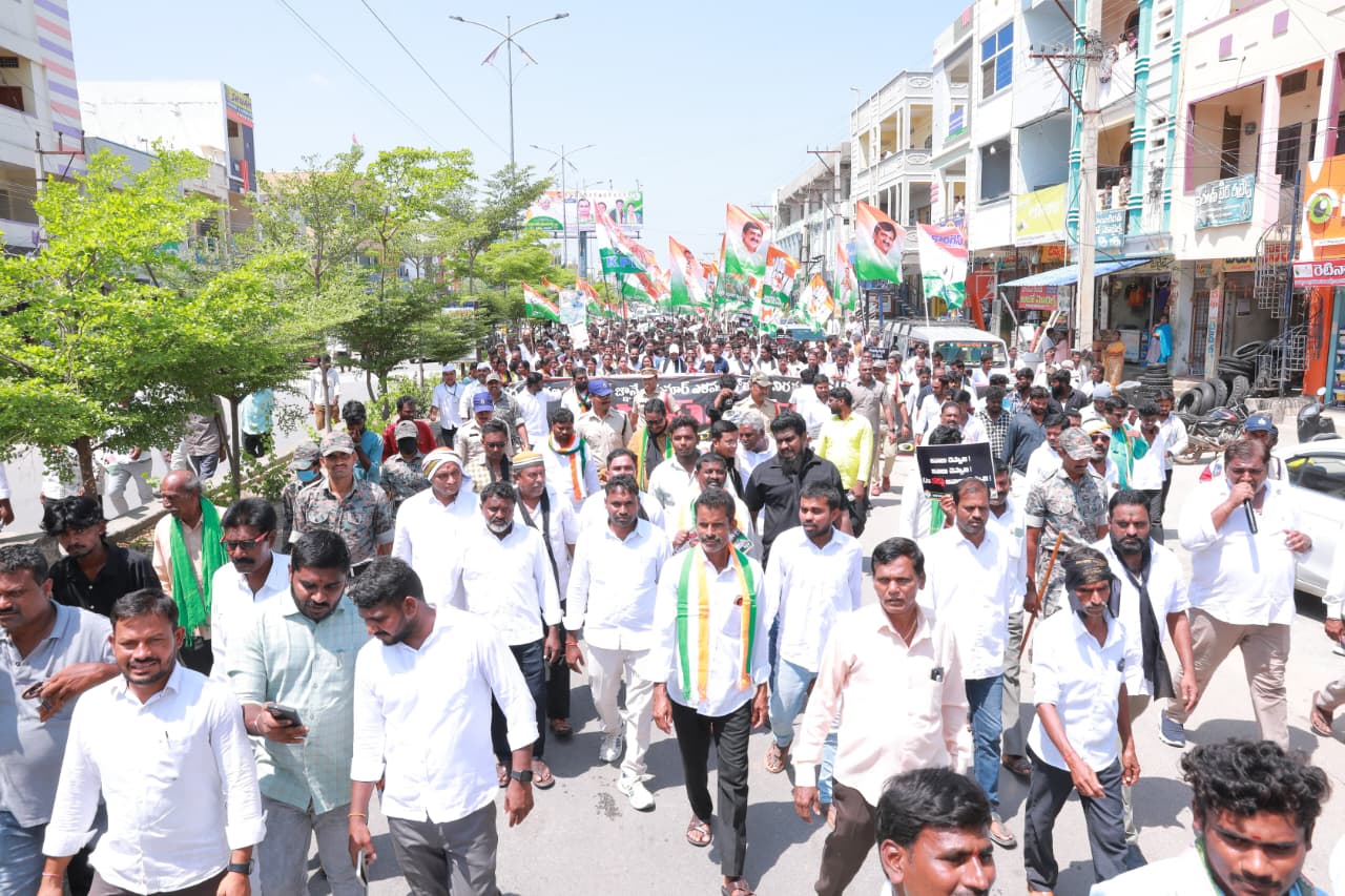 చీఫ్ ఎలక్షన్ కమిషనర్ జ్ఞానేశ్వర్ రాజీనామా చేయాలని కలెక్టర్ కార్యాలయం ముట్టడి