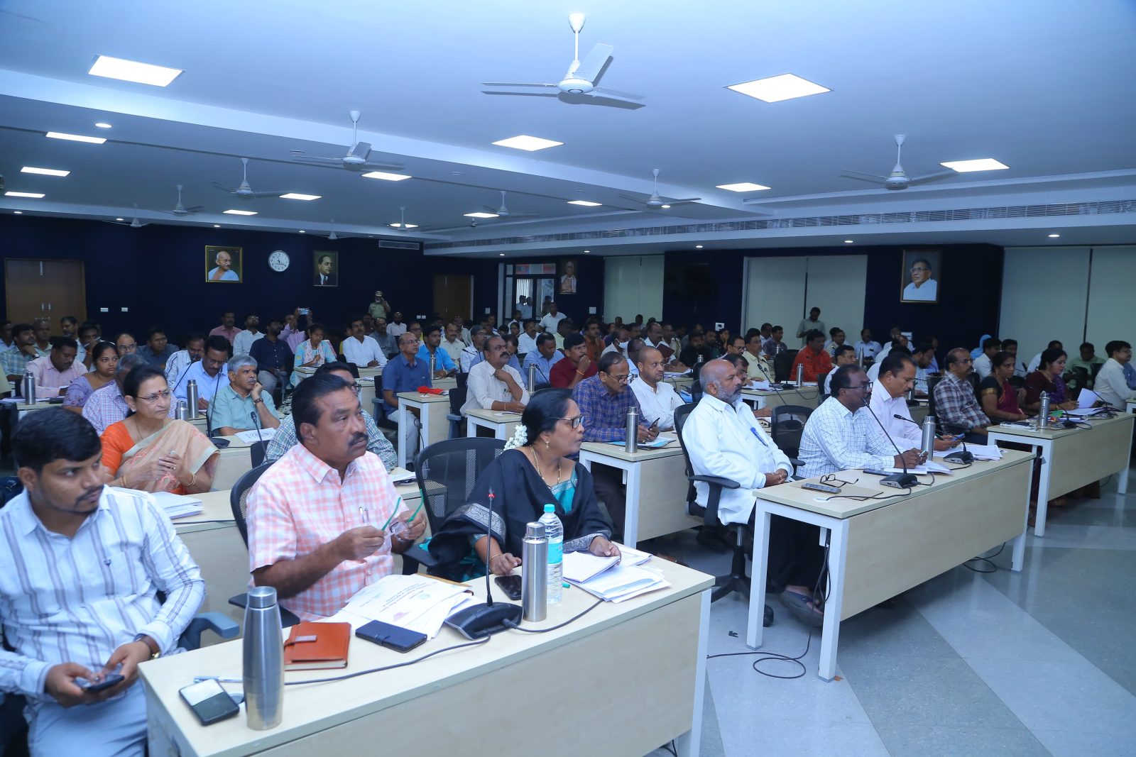 జిల్లా కలెక్టర్‌ దివాకర టిఎస్ మాట్లాడుతూ