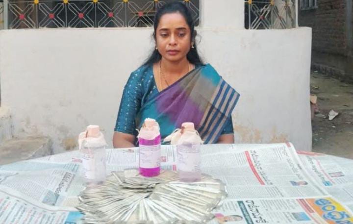 లంచం తీసుకుంటూ ఏసీబీకి పట్టుబడ్డ ఐసిడిఎస్ సిడిపివో దారోజు పద్మ