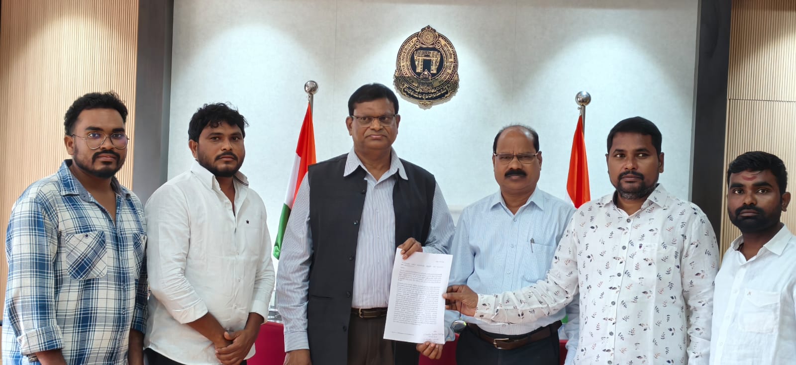 మాదిగ సామాజిక వర్గానికి చెందిన అధ్యాపకులపై కక్షపూరిత చర్యలు ఆమోదయోగ్యం కాదు: కేయూ విద్యార్థి నాయకులు