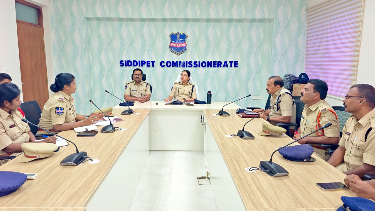 సురక్షిత సిద్దిపేట లక్ష్యంగా మహిళా భద్రత, సైబర్ అవగాహన కార్యక్రమాలు విస్తృతంగా చేపట్టాలి