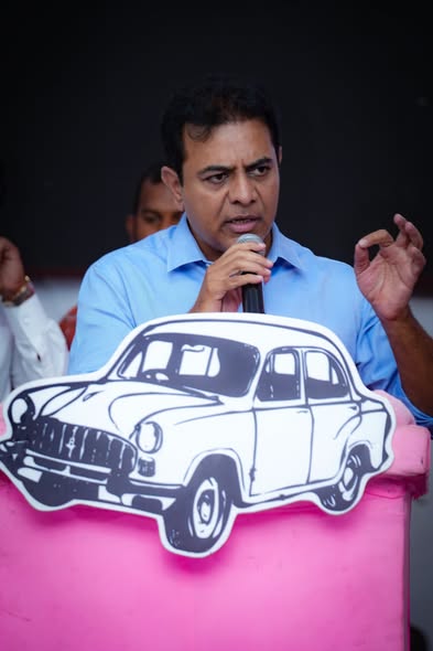 వేల ఎకరాల భూములపై సీఎం కన్ను: 22ఏ భూముల భాధితులతో కేటీఆర్