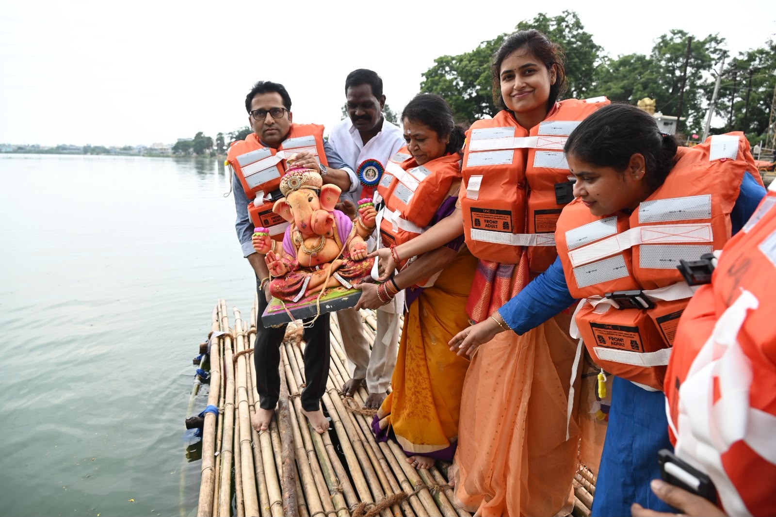 చిన్న వడ్డేపల్లి చెరువులో ఘనంగా వినాయక నిమజ్జనోత్సవం: కుడా ఛైర్ పర్సన్ గుండు సుధారాణి