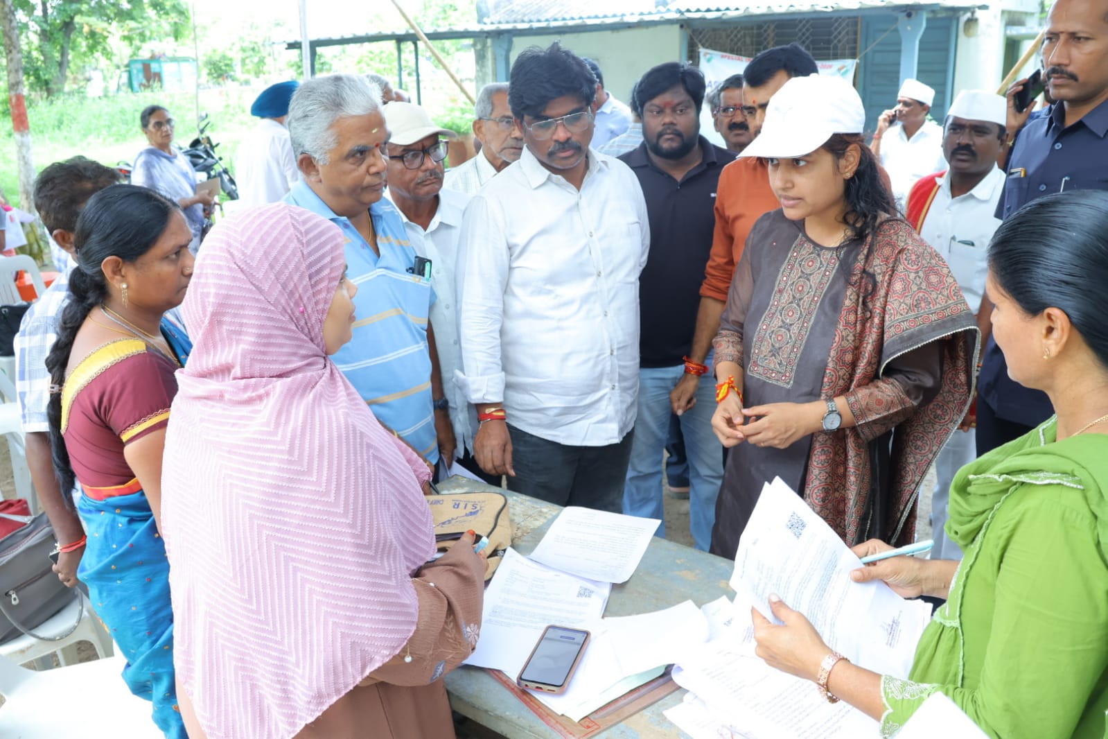 ఎస్‌ఐఆర్‌ ప్రక్రియలో నోటీసులు అందుకున్న ఓటర్లు విచారణకు హాజరు కావాలి