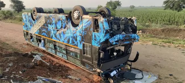 అదుపుతప్పి ట్రావెల్స్ బస్సు బోల్తా…