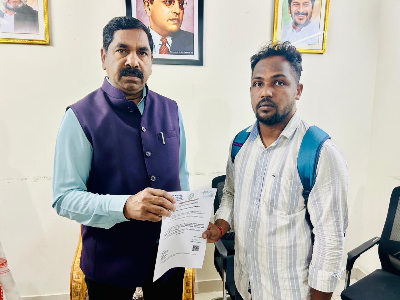 బాధితులకు ఎల్‌ఓసీ చెక్కులు అందజేసి అండగా నిలిచిన ఎమ్మెల్యే కేఆర్‌ నాగరాజు