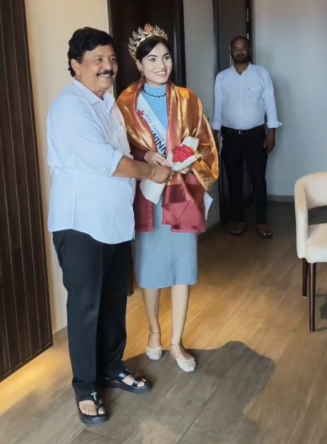 ఫరెవర్ మిస్ యూనివర్స్ ఇండియా-2025 విజేత డాక్టర్ సృజనా దేవికి మంత్రి దుర్గేష్ అభినందనలు