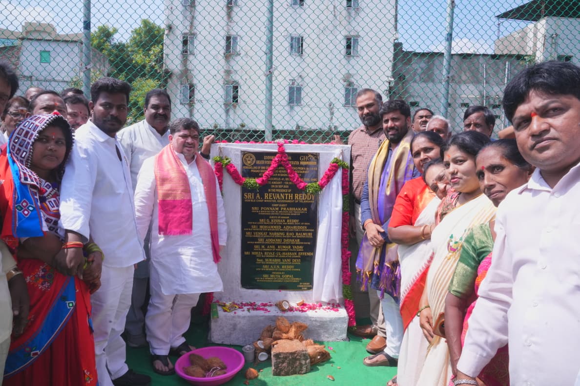 బాగ్ లింగంపల్లిలో 'ఇందిరా మహిళా శక్తి క్యాంటీన్' ప్రారంభించిన మంత్రి పొన్నం ప్రభాకర్