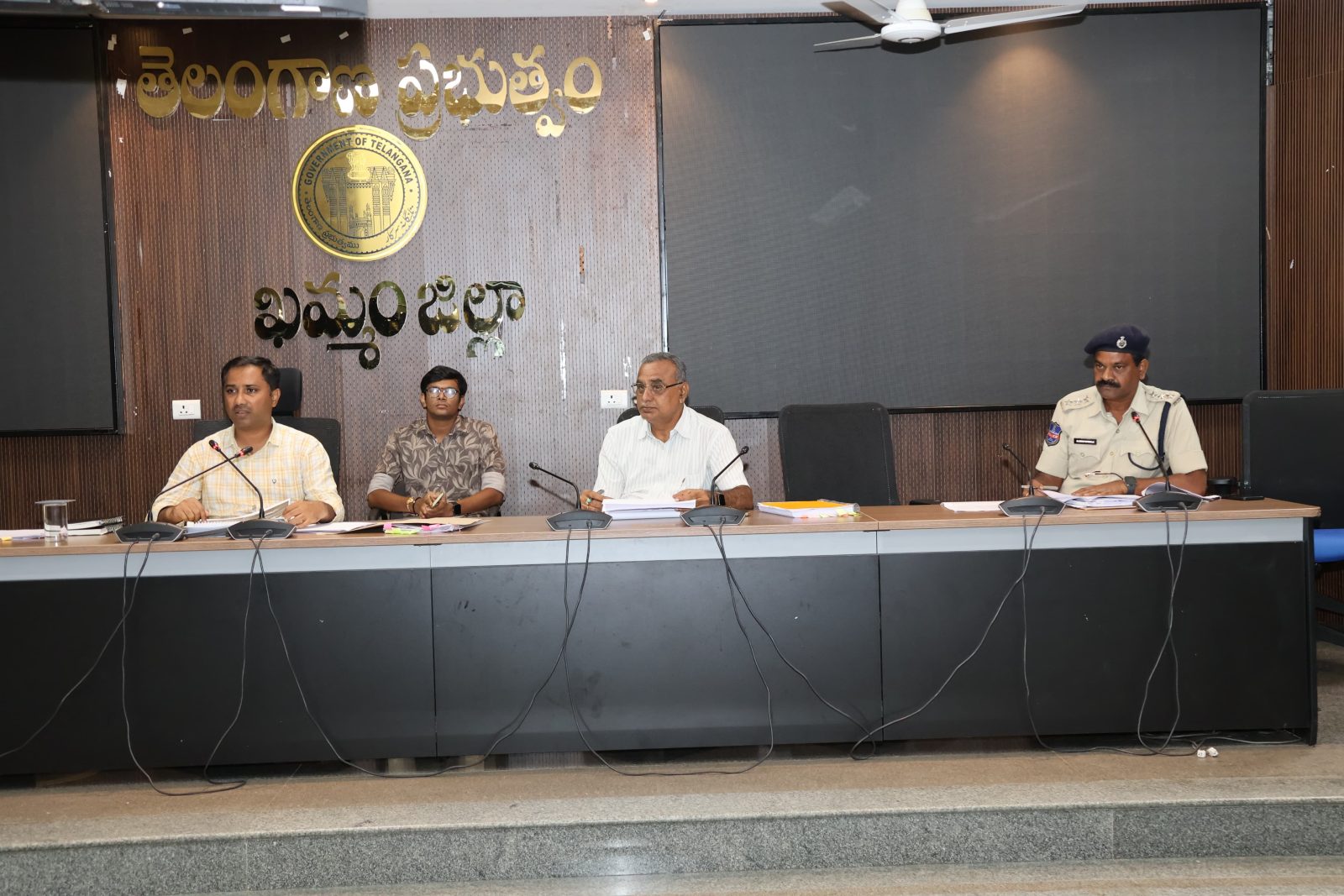 రోడ్డు భద్రతకు అత్యంత ప్రాధాన్యత ఇవ్వాలి: ఖమ్మం జిల్లా కలెక్టర్ దివాకర టిఎస్