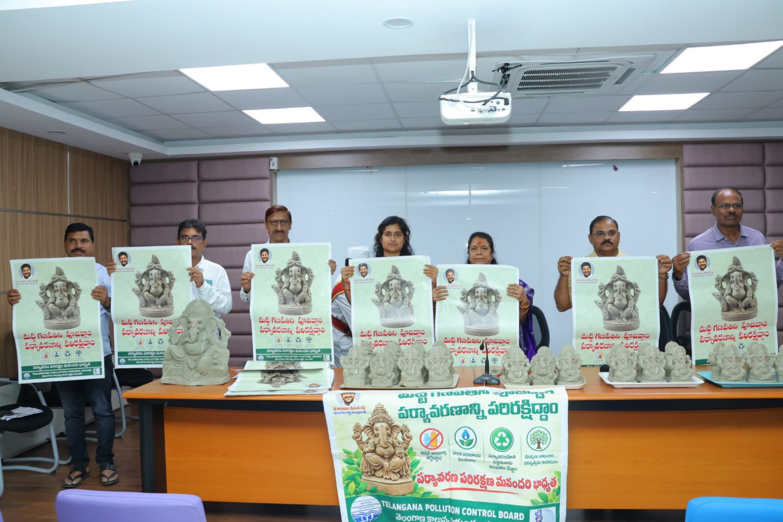 మట్టి గణపతులను ప్రతిష్ఠించి పర్యావరణాన్ని పరిరక్షిద్దాం