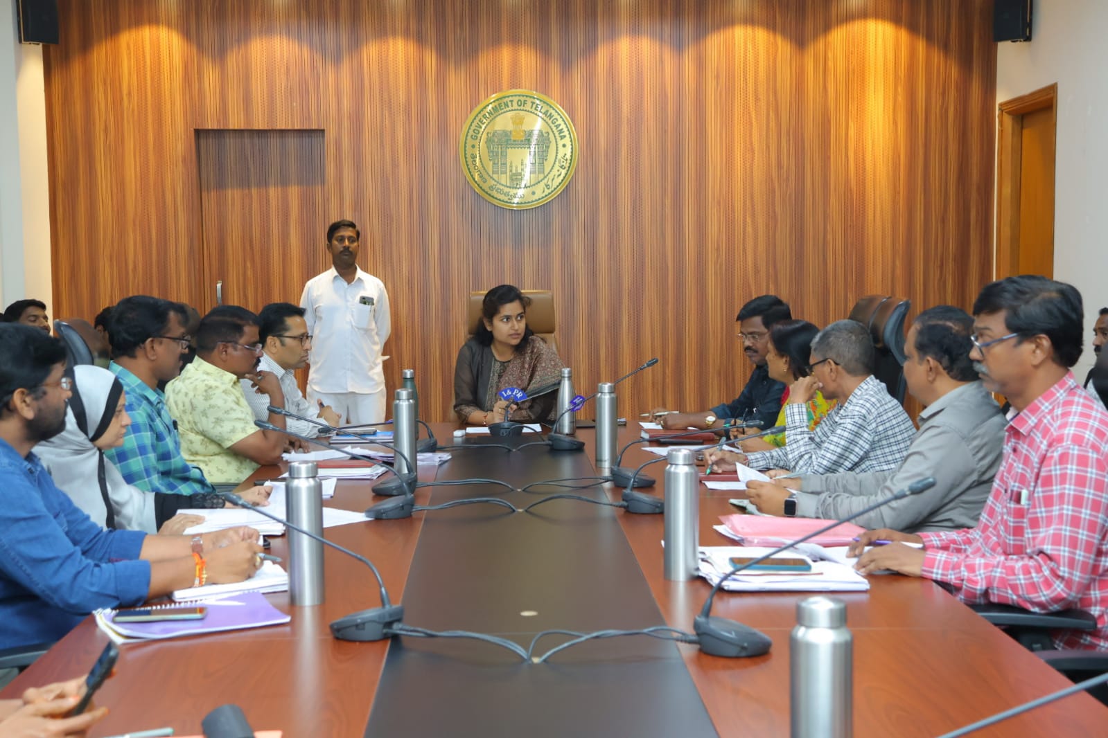 లక్ష్యాలను నిర్దేశించుకొని పన్నుల వసూళ్లు వేగవంతం చేయాలి