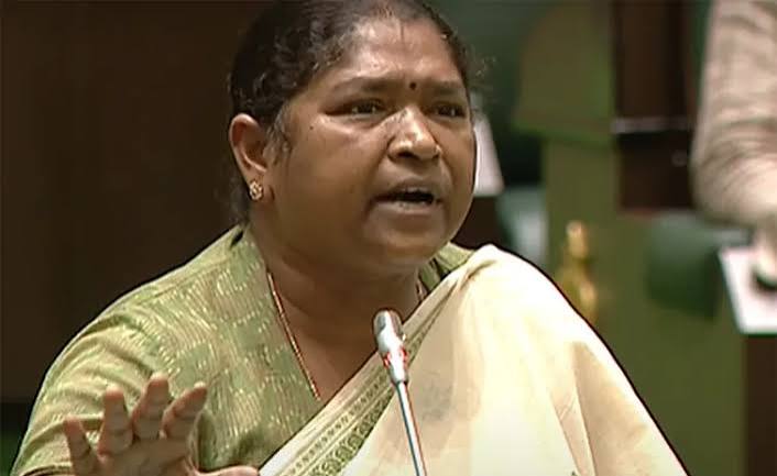 బీఆర్ఎస్ పై తెలంగాణ రాష్ట్ర మంత్రి సీతక్క విమర్శలు